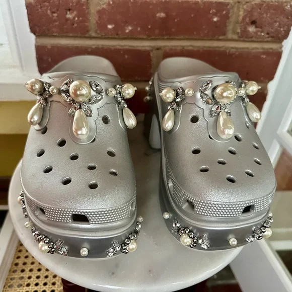 SIMONE ROCHA X CROCS
x Crocs Siren Spiked Clogs - metallic silver - Picture 2 of 7